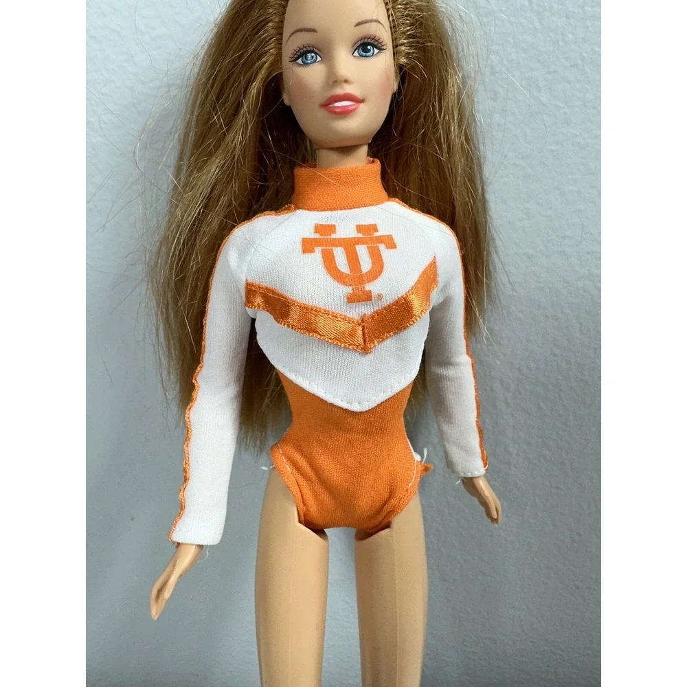 Vintage 1995 Barbie Mattel Red‎ Hair Straight Long Blue Eyes Univ Tennessee